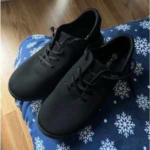 NEW Black Kizik sneakers W 11 M 9.5